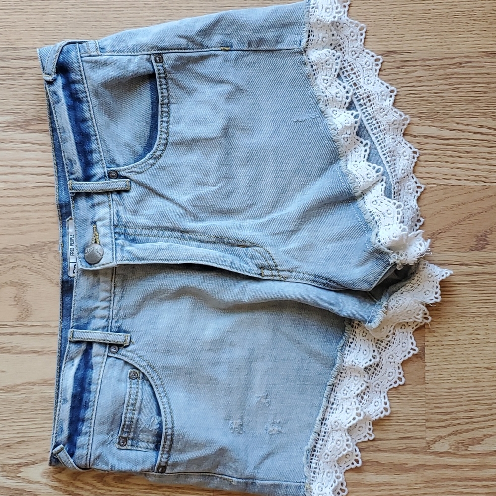 Free people womens light wash lace crochet denim jean shorts size 27 boho